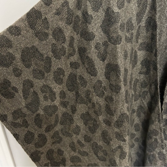 Woolrich Women's Luxe Soft Warm Cozy Blanket Shawl Wrap Leopard Cape One Size - Picture 4 of 6